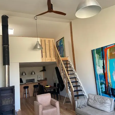 Luca's Loft * ברחן